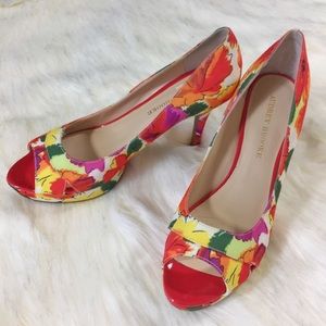 Audrey Brooke Floral Peep Toe Pump Size 8.5